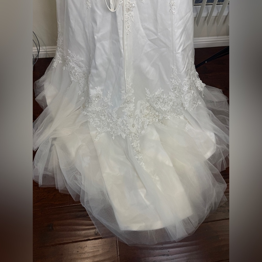 NWT Maggie Sottero Haute Couture bridal gown, Size 16, beaded lace wedding dress - Picture 13 of 15